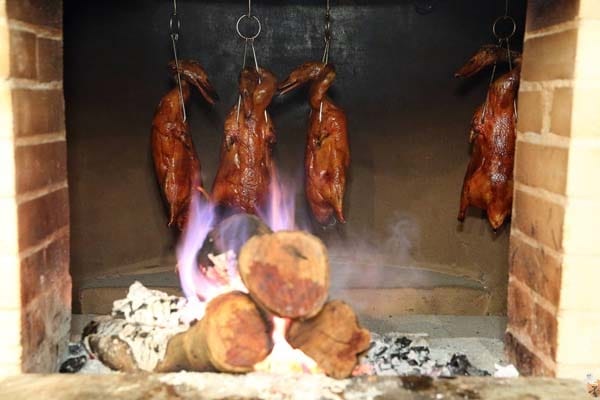 [新北]新莊也有好吃的烤鴨-華亭聚,新莊典華的新品牌餐廳 by蛋拔